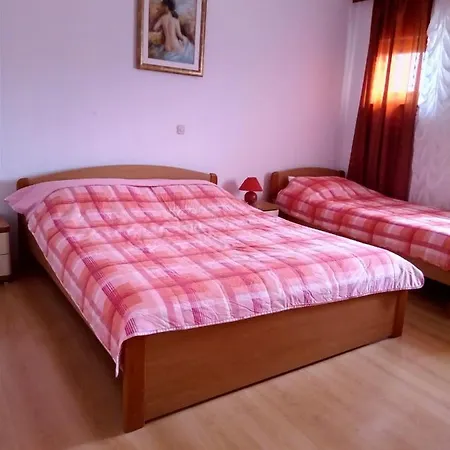 Nikolina Apartamento *